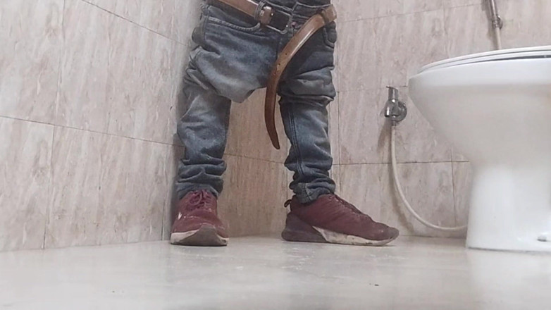 DesiDarkArt: Il gay bhatroom si masturba in hotel
