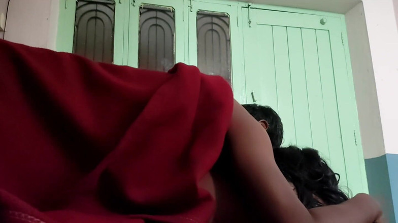 Hindiaudioadda1: Seks analny pod kocem