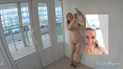 MILF Oxana: Całkowicie nagie selfie ze spermą na twarzy
