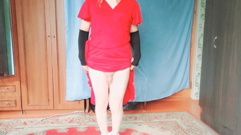 Kitty_Cross: Sexy crossdresser divoce tančí pod zářícími neonovými světly