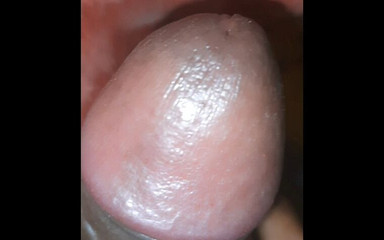 Lubina45: Muž uspokojuje své touhy sebe stimulací ve své vlastní ložnici.