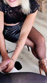 Fetiche De Pantimedias Se Volvió Contra Él - Masturbación Con La Mano Y Negación - Dominatrix Julia