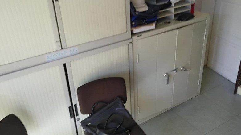 CharnElle: Mamada y arriesgada follada desnuda en el trabajo