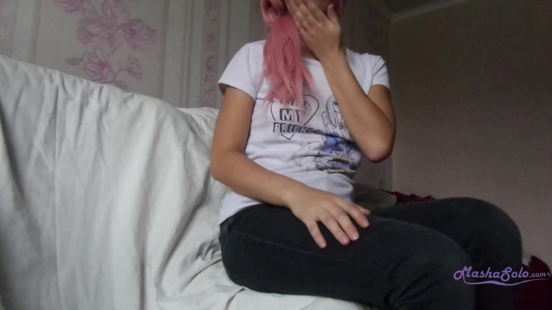 Masha Solo: Cute babe plays with her cunt on camera