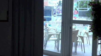 Crunch Boy: Papa geneukt door Greg Centuri in de bar