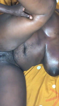 Naija teen con tette enormi viene trapanata