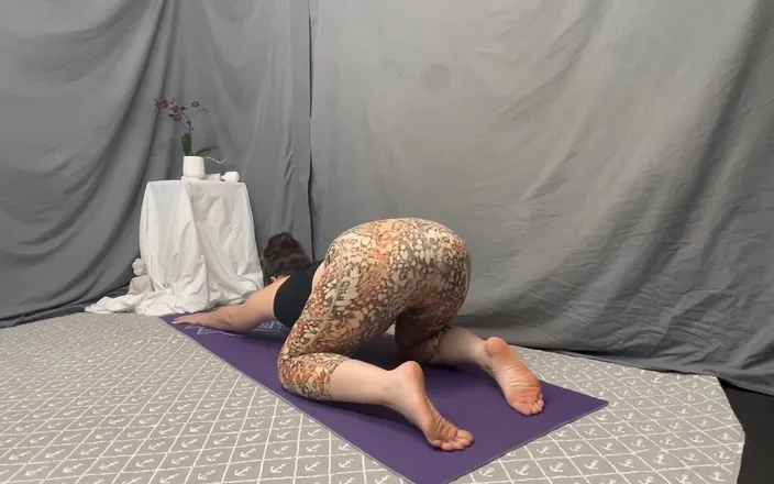 Mr Masxxx: Mr Masxxx Interupts My Yoga so I Make Him Give...