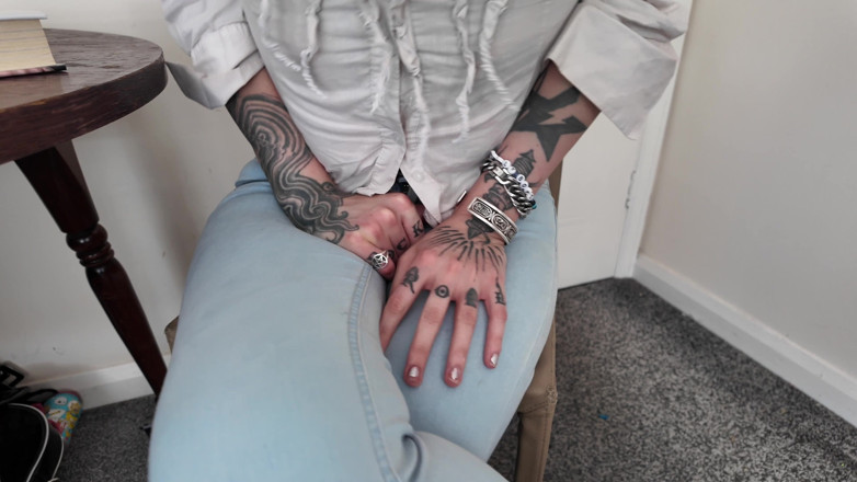 Glitterqueen1999: Pee Desperation in the Exam Room