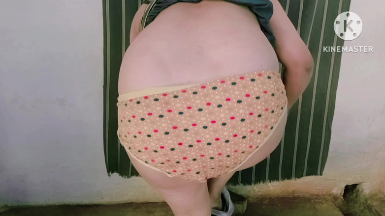 Ankurpriya000: Il video del bagno di Priya Bhabhi diventa virale sui...