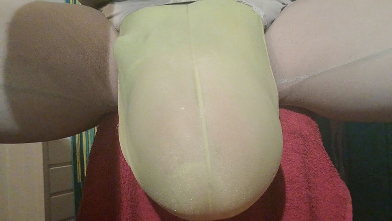 Monster_Meat_: Ausbeulen mit gefülltm kondom