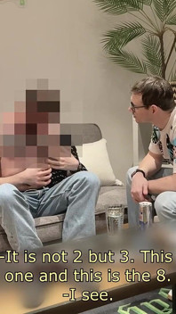 Heteroseksüel Uzun Boylu Kıllı Kaslı Adam Eşcinsel Bir Adama Masaj Yaptırıyor Ve Boşalana Kadar Emiliyor