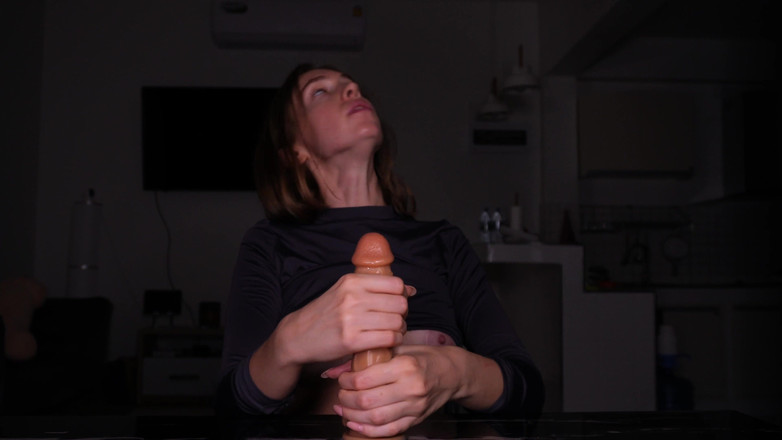 Vanilla studio: Pipe et baise des seins avec un gode 4k