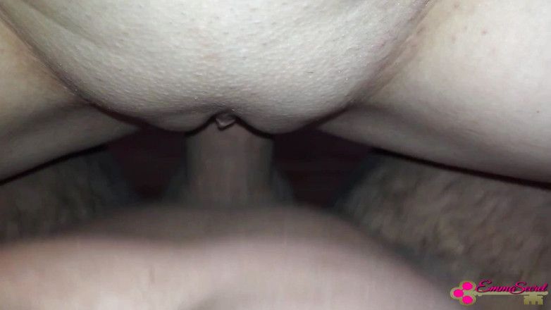 Emma Secret: Рождественская ярмарка закрыта! Незнакомец трахает меня без презерватива!