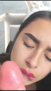 Sexy mamada en un consolador
