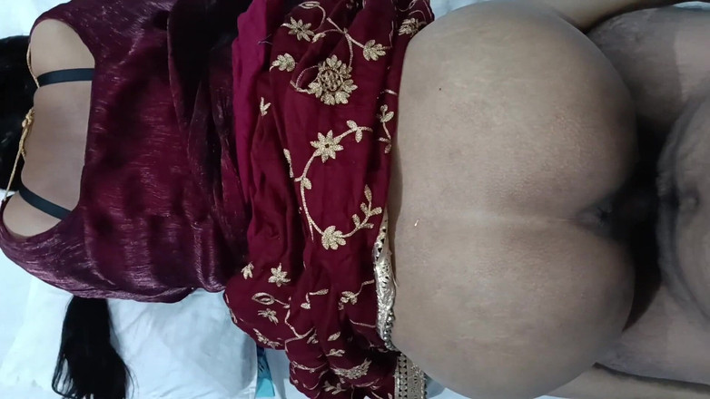 Vamika: Tamil Bhabhi Vamika werd op zijn hondjes geneukt