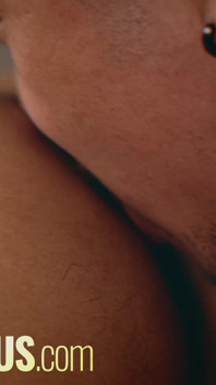 Het tatuerad asiatisk flip-jävla i 4K
