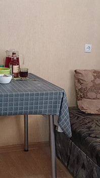 Một bà nội trợ đã ly hôn mời hàng xóm của cô ấy cho một buổi hẹn hò tình dục lập dị