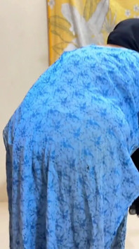 La matrigna e il figliastro iniziano a giocare di ruolo quando il marito non è a casa