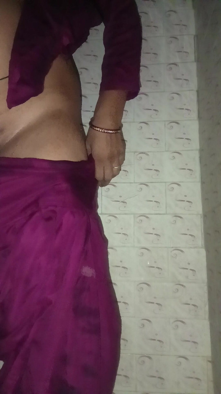 Bhabhi UP: 인도 핫한 인도 바비 가렐루