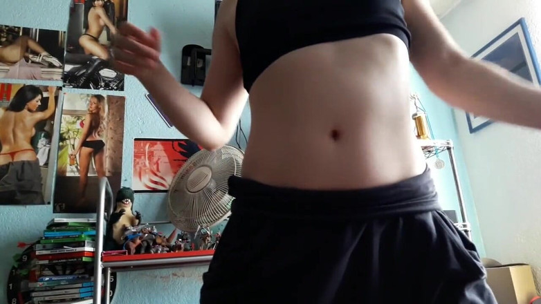 Candy Camille: 19-letnia stara uczennica dmucha kutasa, aż spuści 3 razy, a ona...