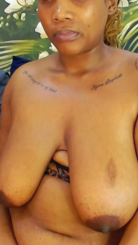 Ebony bbw uctívání zadku a masturbace