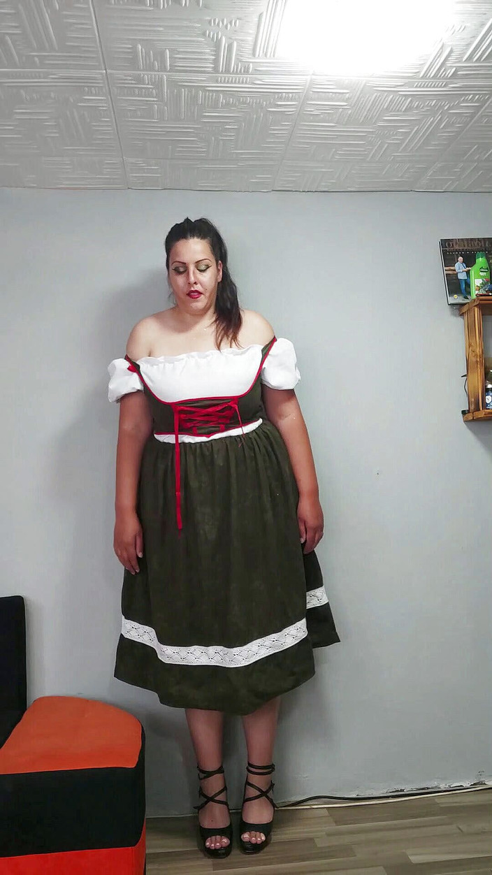 Young_strawberry: Erika Robot está aqui para você