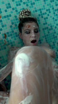 Girls Likes to Be Wet & Mesy