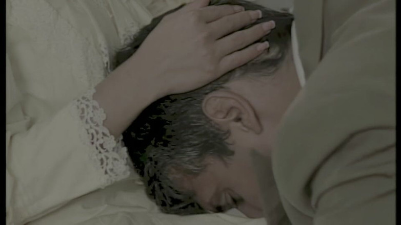 pornitaliangraffiti: 이 음란한 금발이 그의 성기를 파괴한다