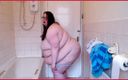 SSBBW Lady Brads: SSBBW Lady Brads शॉवर के लिए तैयार हो जाती है