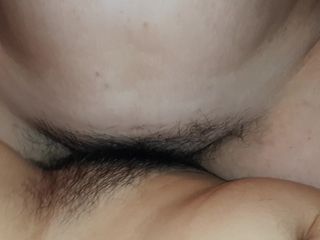 Lesbian-candys: 无毛阴户摩擦和射精两次 - lesbian-candys
