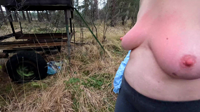 Bouncy Tits Action: Breastslapping Outdoor