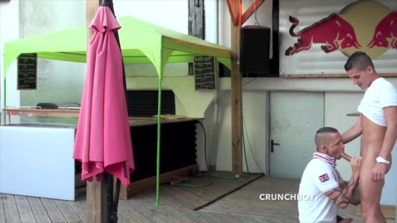Crunch Boy: Futută în aer liber de o tânără sexy arabă heterosexuală curioasă