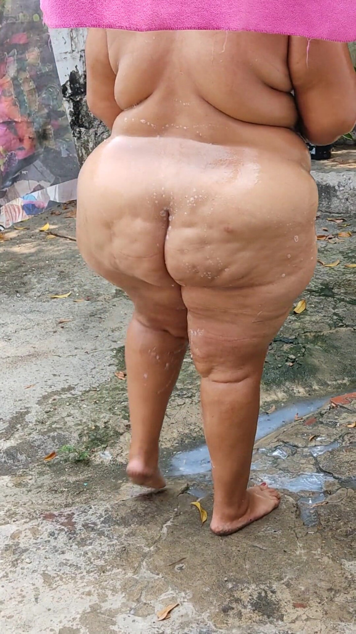 Gordita Culo Rico: ลูกชายบุญธรรมแอบดูฉันอาบน้ำในสวน