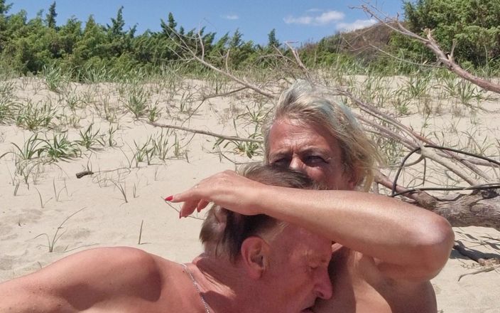 Gigi and David: Çıplaklar plajı stripchat seks gösterisi gigindave transeksüel kız arkadaş halka...