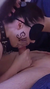 Ann schiava fa al suo padrone un pompino mattutino 12