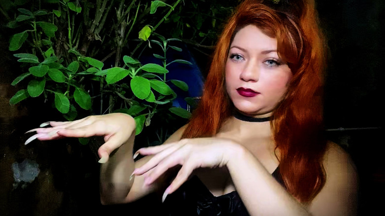 Goddess Li: Goddess Li with Her Enormous Natural Nails at Night