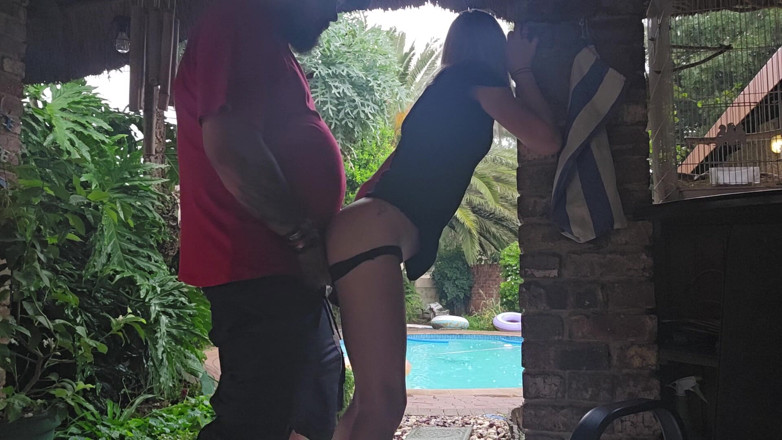 Sparowdox: Ragazza di 18 anni scopata all'aperto durante il tuono