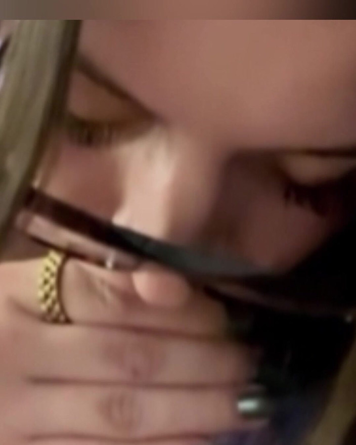 Nevidjenogotivni: Ela adora chupar meu pau