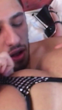 Blondynka Tranny zerżnięta przez wakacyjny flirt w hotelu