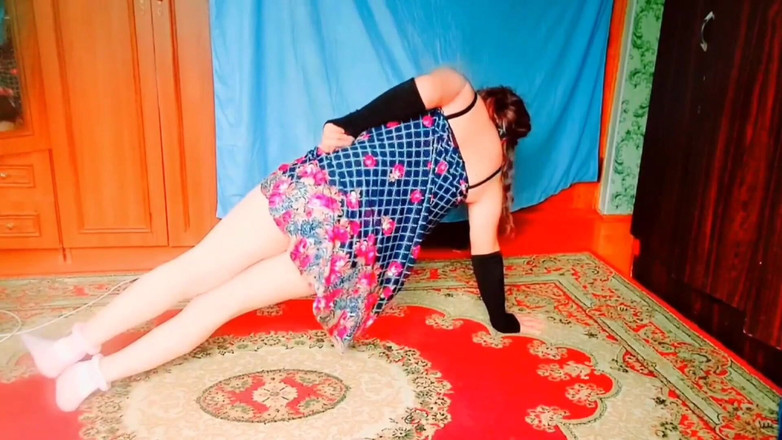 Kitty_Cross: Vysoká stehna a oči v ložnici