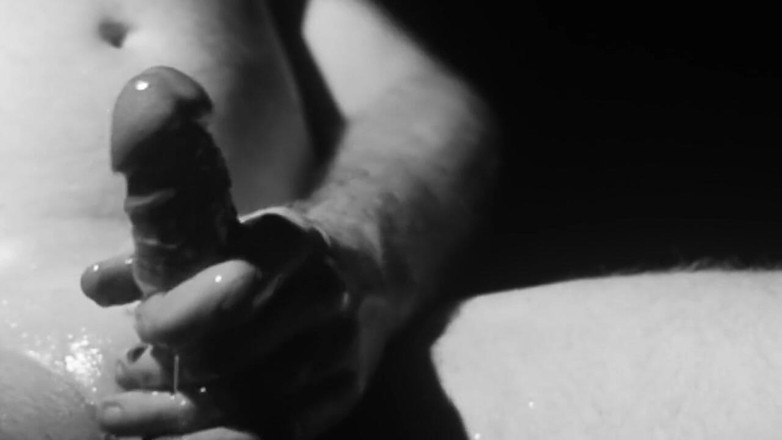 Kane Santiago: Ölige masturbation und sperma mit 2 Kameras in schwarz und weiß