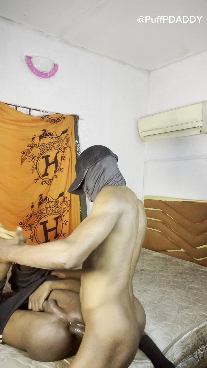 Popx: Горячая малышка с коричневой