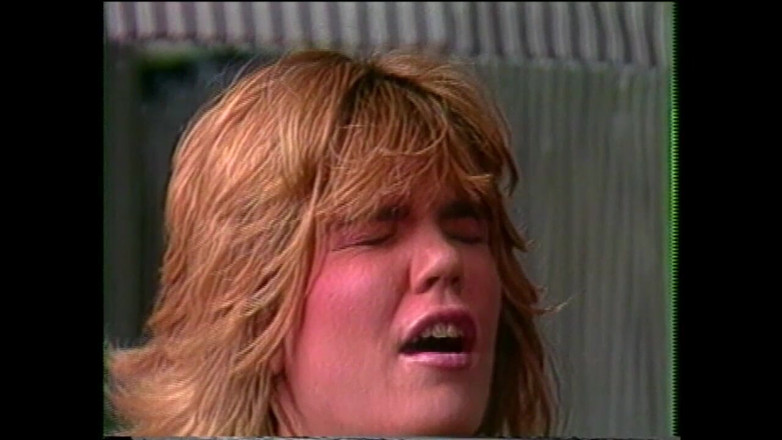 Vintage megastore: पहले वह चुदाई करती है फिर हस्तमैथुन करती है