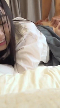 Le partage de la même chambre d’hôtel finit en soirée coquine - partie 3