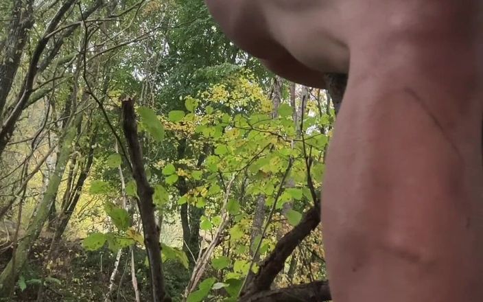 No limit cbt slave: Анальное развлечение с веточкой дерева в лесу
