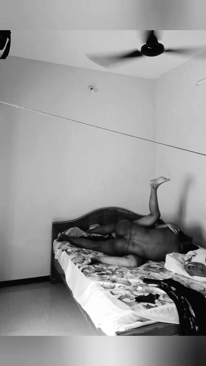 Sweet Couples: Parejas calientes hechas en casa follan en blanco y negro