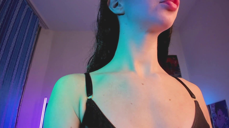 Skinny_lady69: Tôn sùng cổ và môi