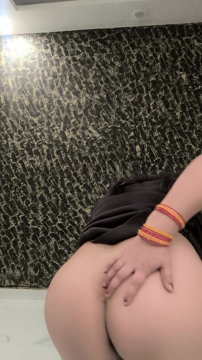 Puja555: Puja Bhabhi Si hraje s velkými prsy