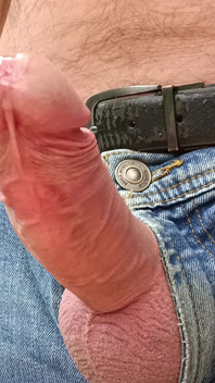 청바지를 입은 야외 에지, 뚝뚝 떨어지는 정액을 클로즈업하는 하드코어 자지