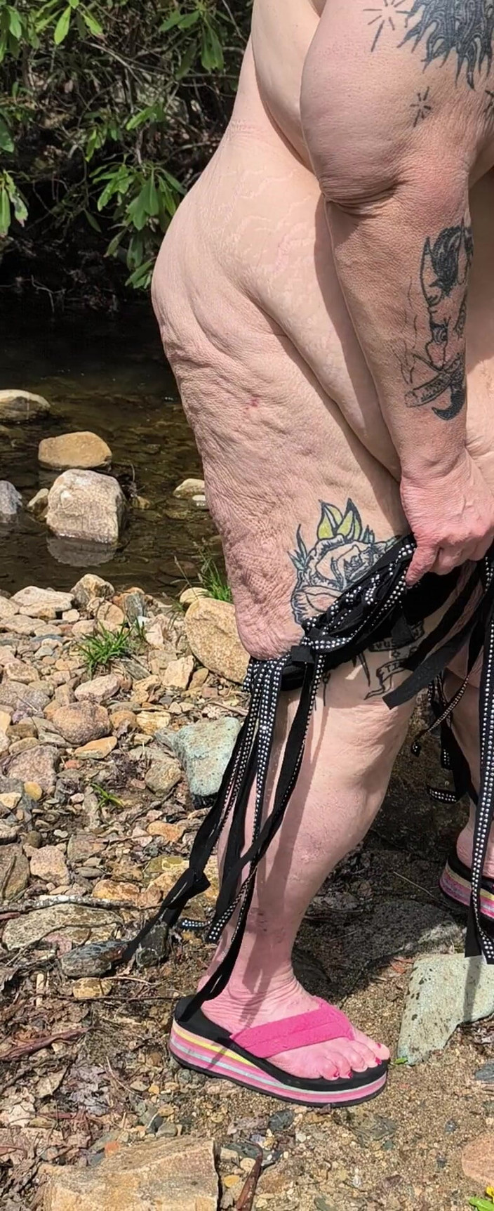 HerculesnVENUS: 見知らぬ人が見知らぬ人が見ています、この野生のひよこは小便をしますか?